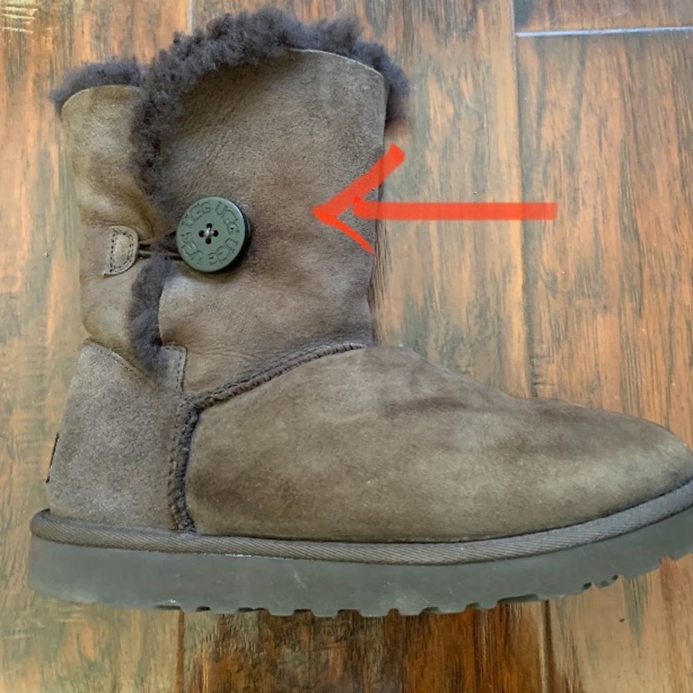 *SOLD* UGG Bailey button short - Picture 10 of 12